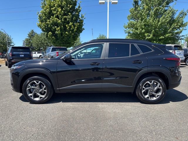 Used 2025 Chevrolet Trax LT w/ LT Convenience Package FWD image 2