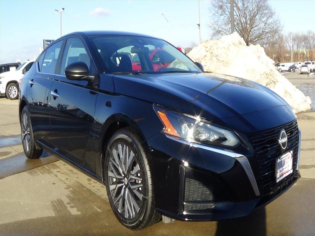 Used 2025 Nissan Altima 2.5 SV FWD image 4