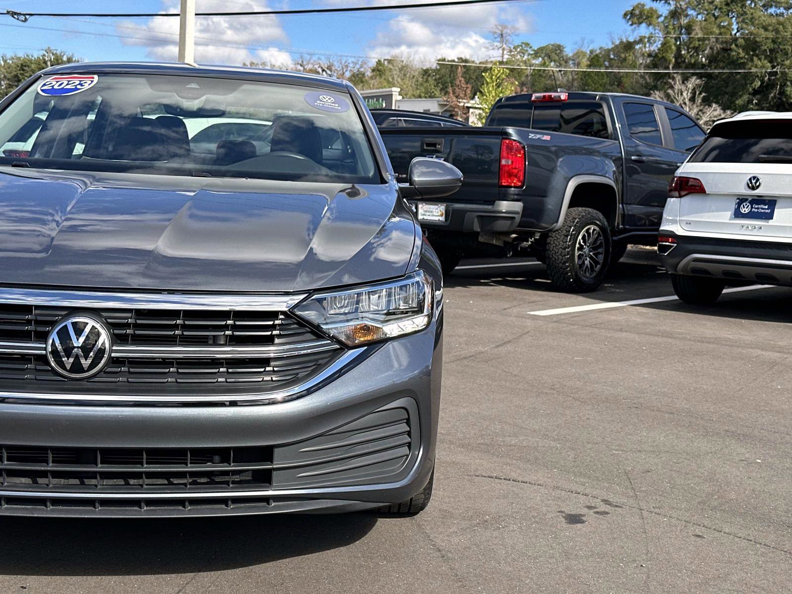 Used 2023 Volkswagen Jetta SE w/ Panoramic Sunroof Package image 9