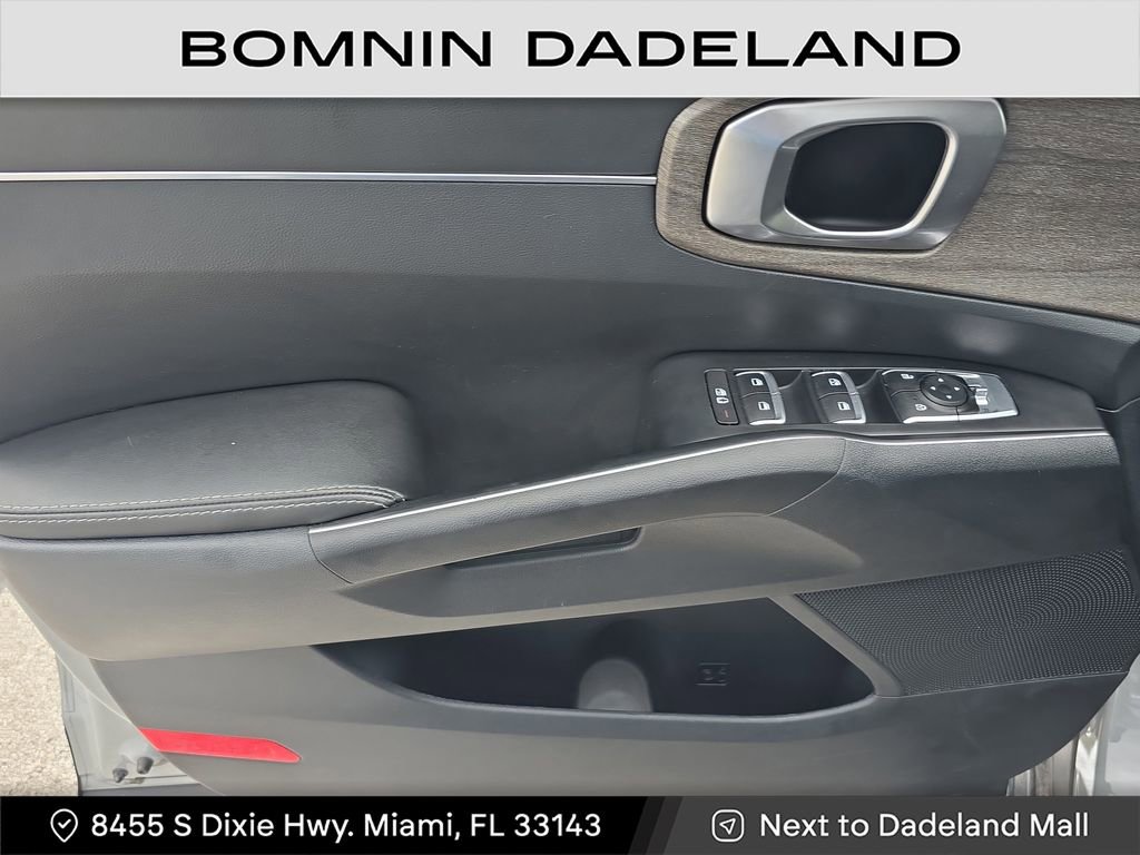 Used 2022 Kia Sorento S image 17