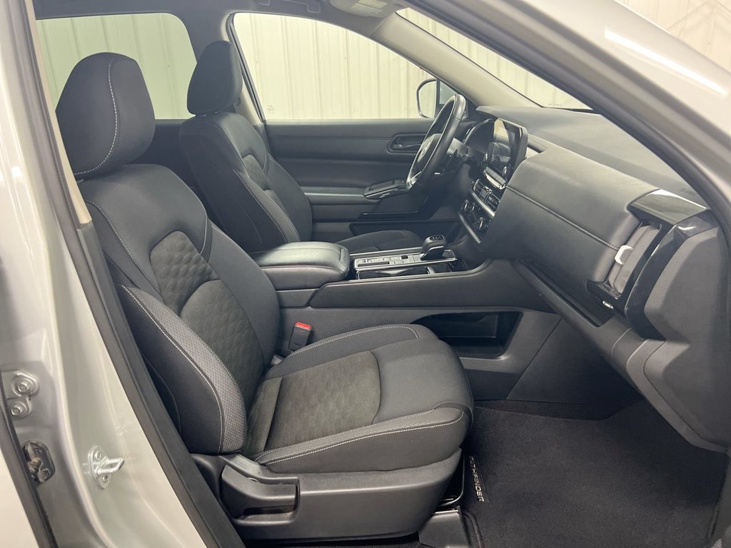 Used 2024 Nissan Pathfinder SV FWD image 21