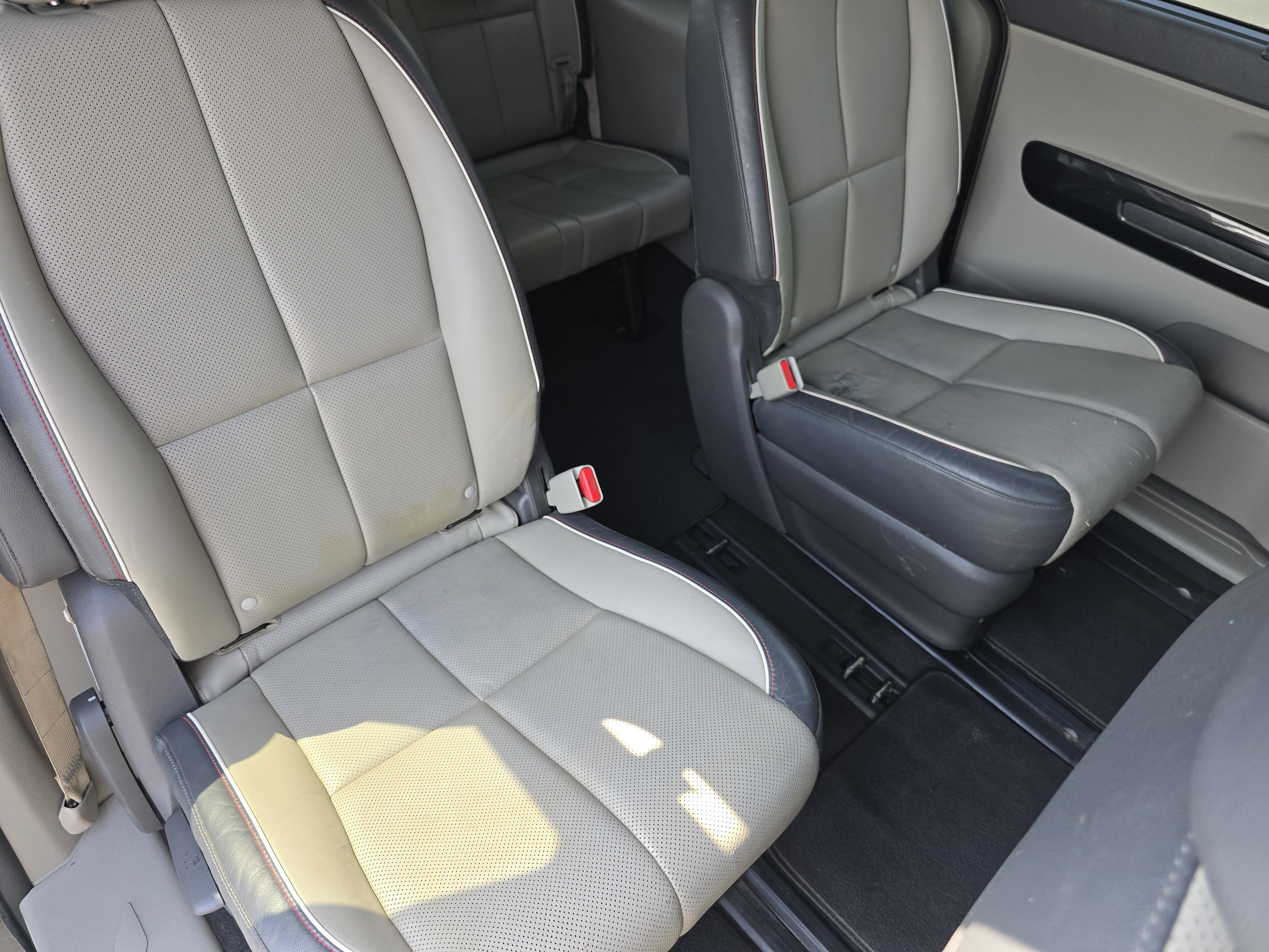 Used 2017 Kia Sedona EX image 25