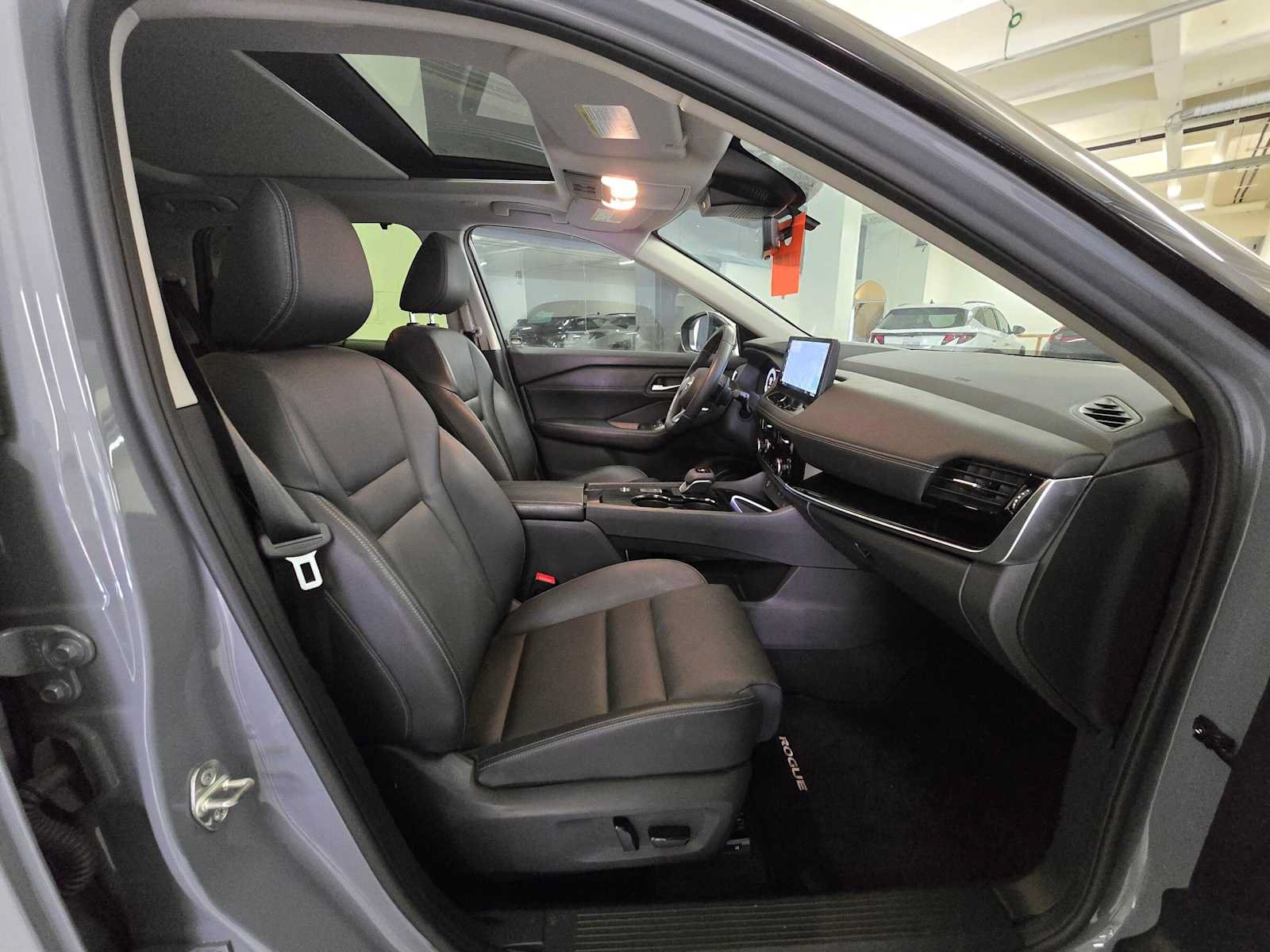 Used 2024 Nissan Rogue SL w/ SL Premium Package FWD image 11