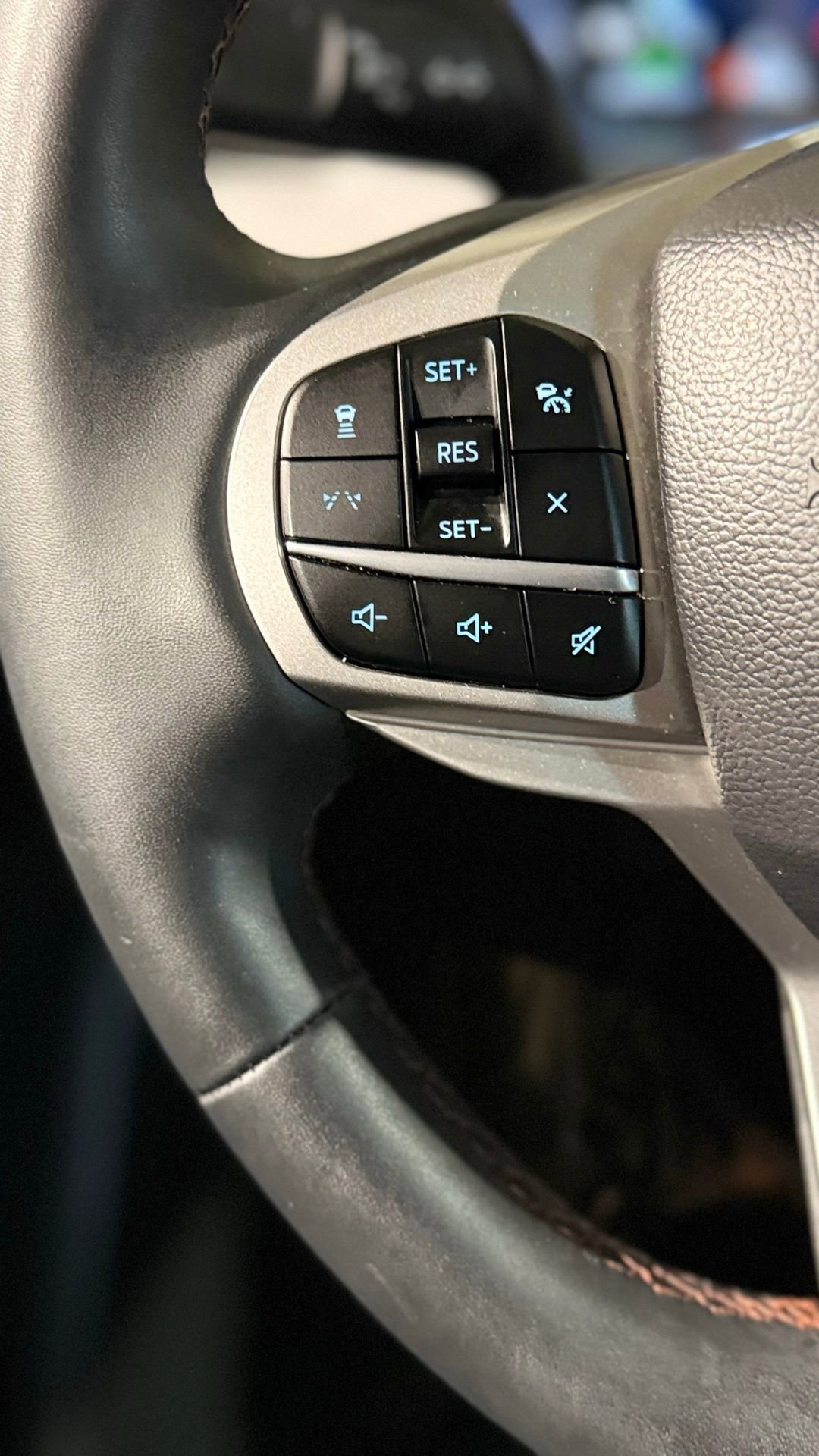 Used 2025 Ford Explorer Active w/ Active Comfort Package image 82
