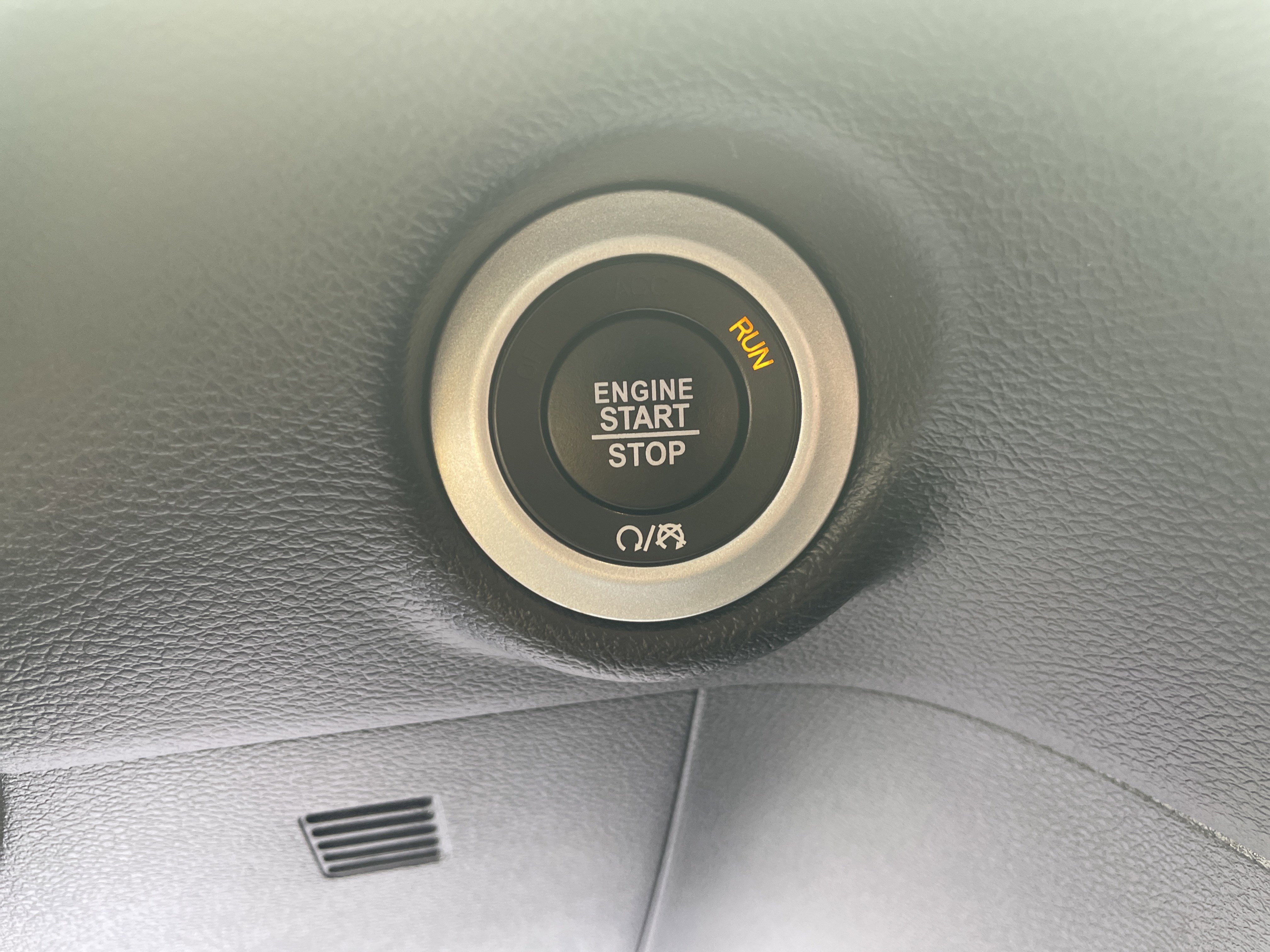 Used 2025 Chrysler Pacifica Select image 24