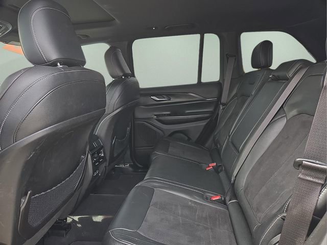 Used 2023 Jeep Grand Cherokee Altitude image 16