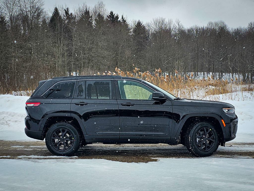 New 2026 Jeep Grand Cherokee Laredo image 2
