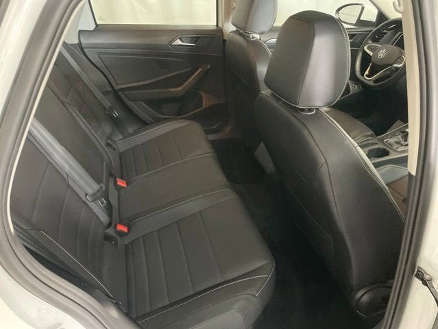 Certified 2023 Volkswagen Jetta SE w/ Panoramic Sunroof Package FWD image 5