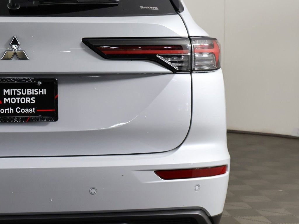 New 2026 Mitsubishi Outlander ES AWD/4WD image 17