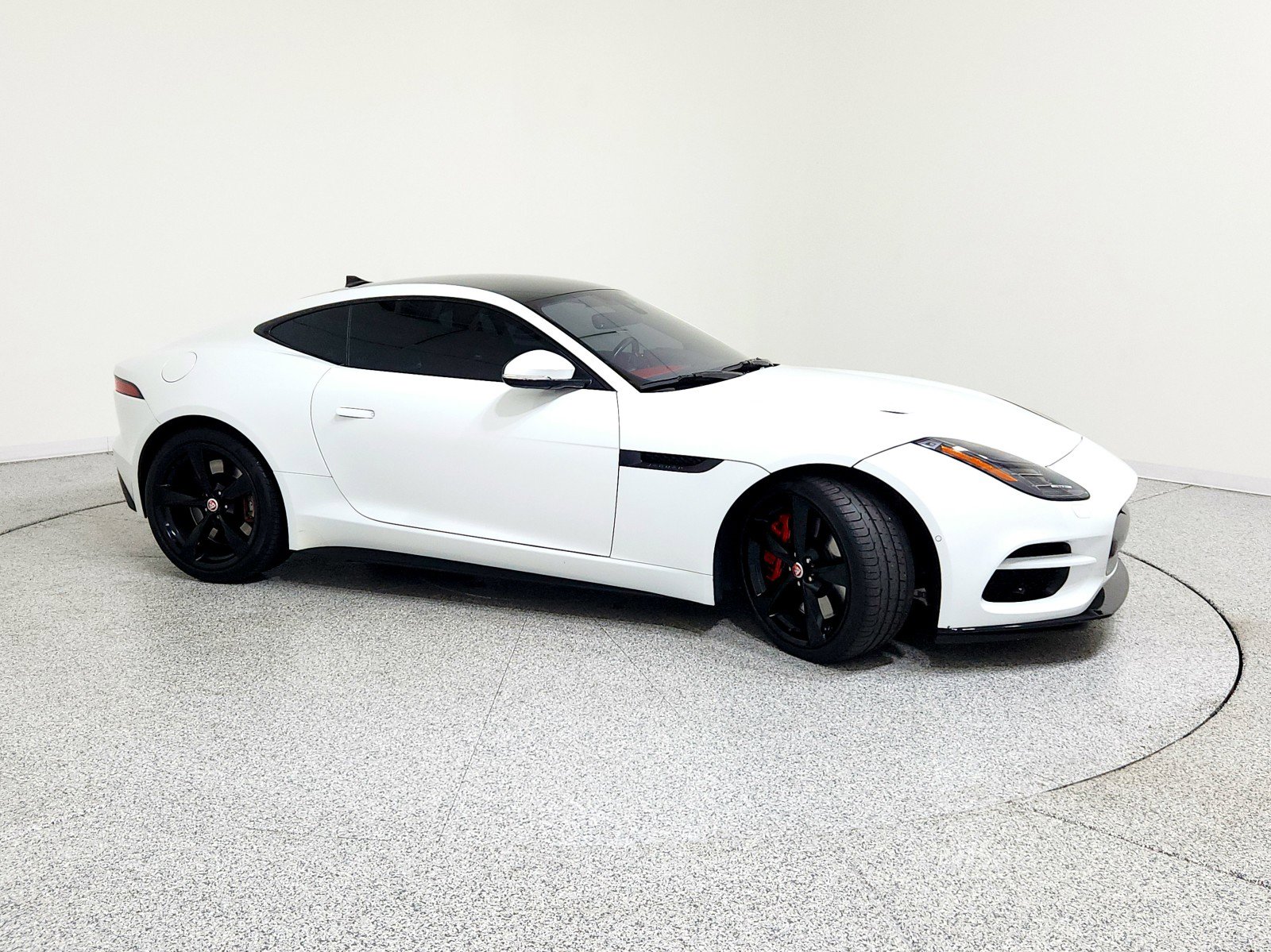 Used 2018 Jaguar F-TYPE R image 8