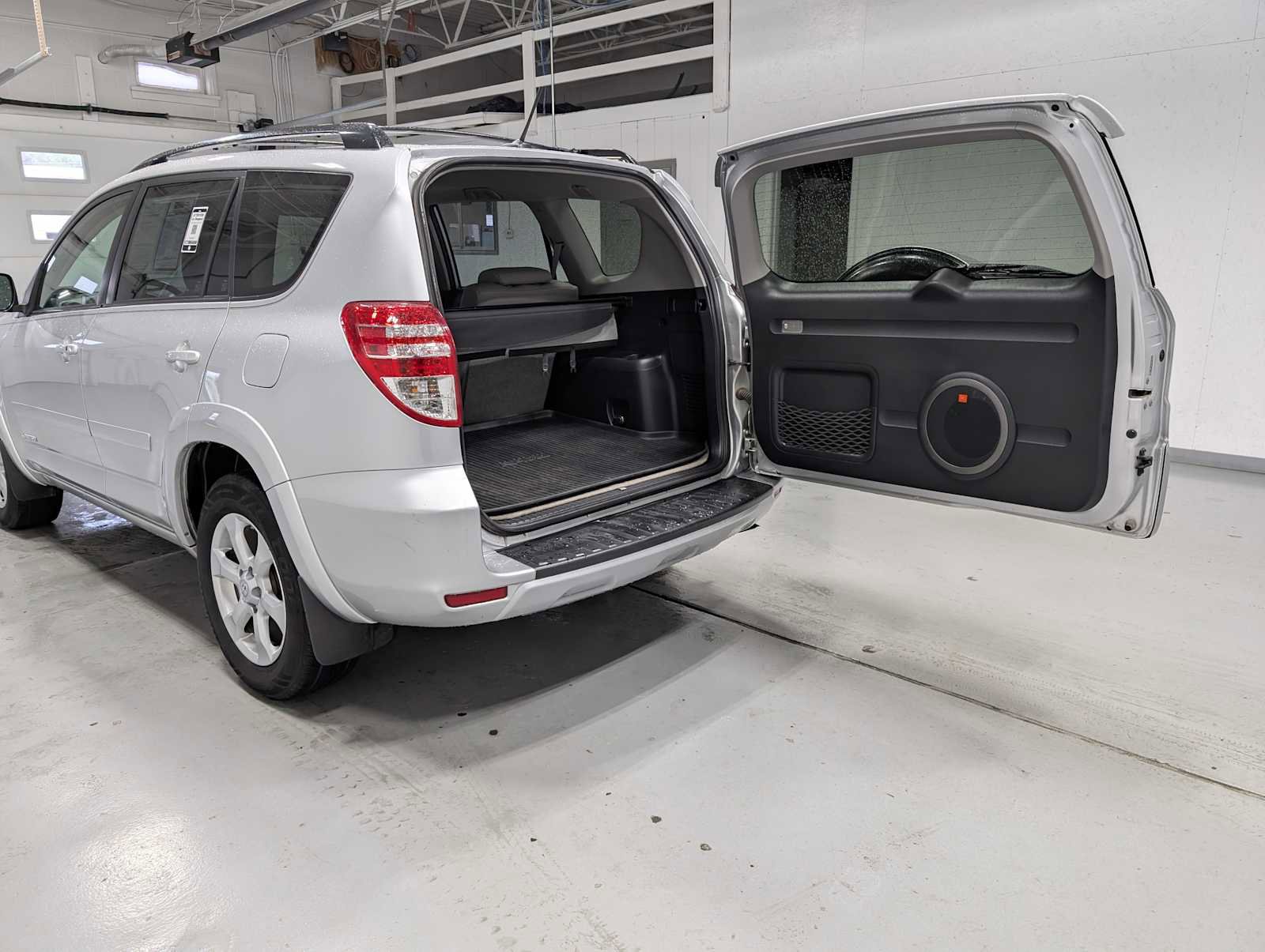 Used 2011 Toyota RAV4 Limited w/ Limited Extra Value Pkg AWD/4WD image 38