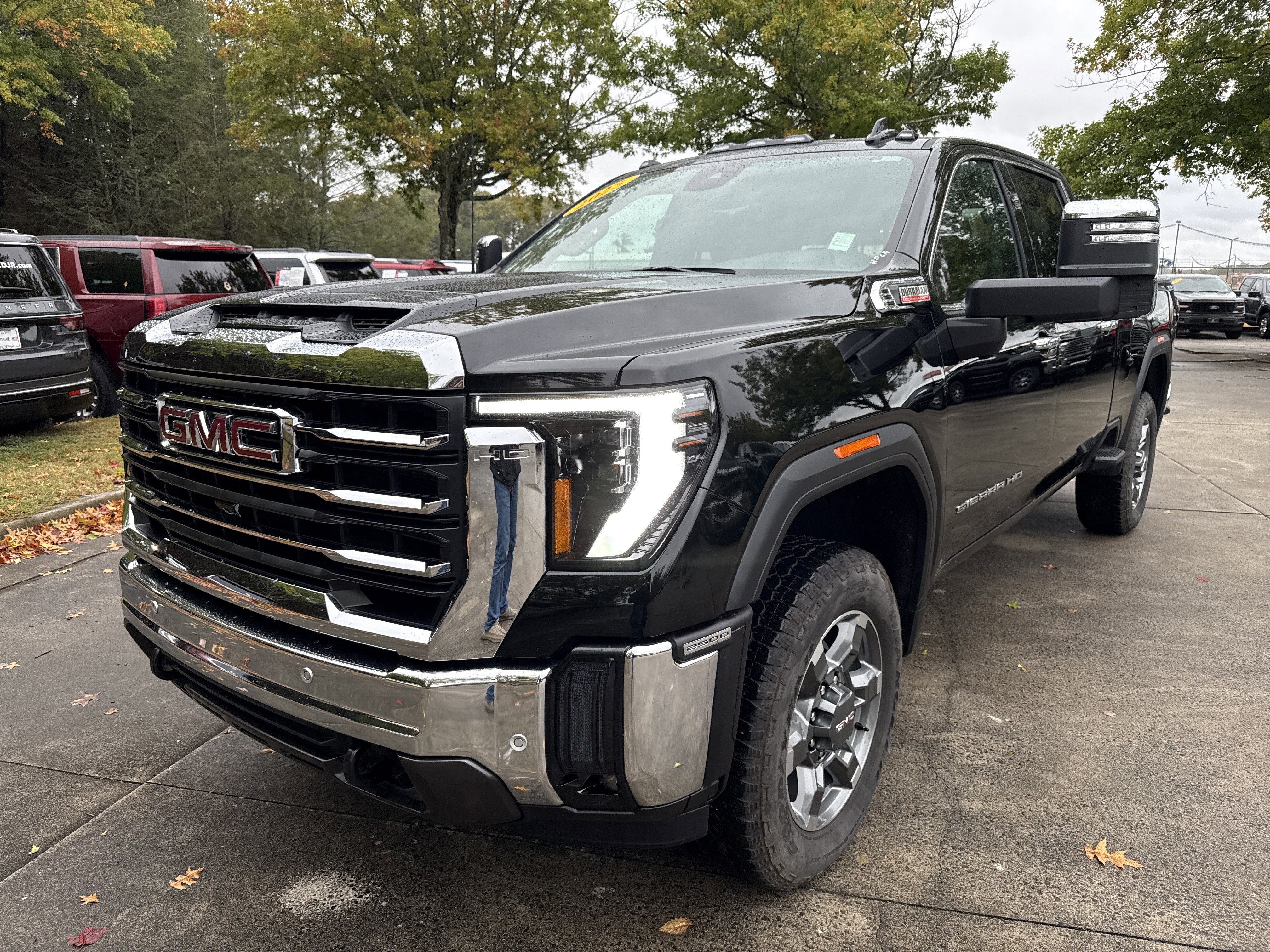 Used 2025 GMC Sierra 2500 SLT image 3