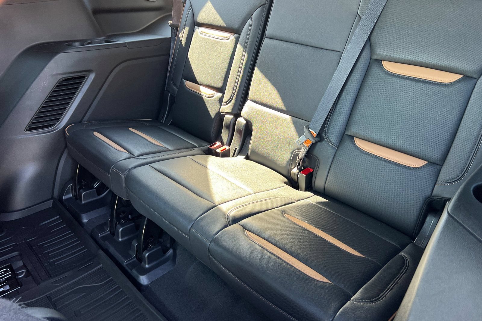 Used 2023 GMC Yukon AT4 w/ AT4 Premium Package AWD/4WD image 20