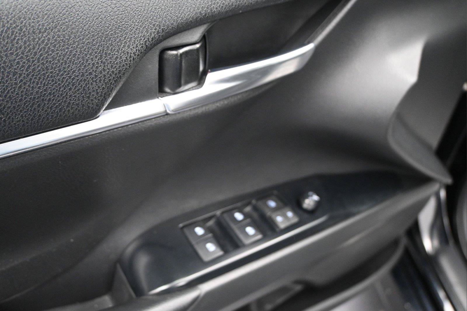 Used 2020 Toyota Camry LE FWD image 8