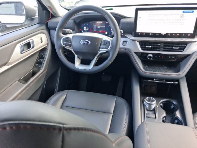 Used 2025 Ford Explorer Active w/ Active Comfort Package RWD image 8