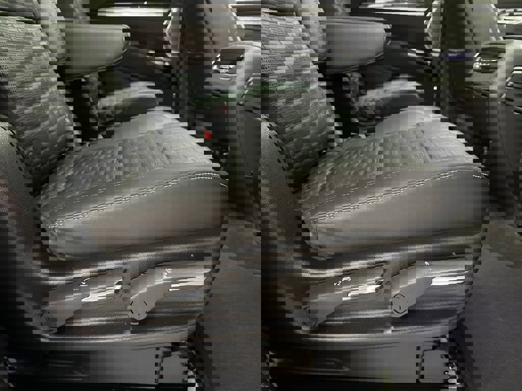 Used 2025 Cadillac Escalade V image 61