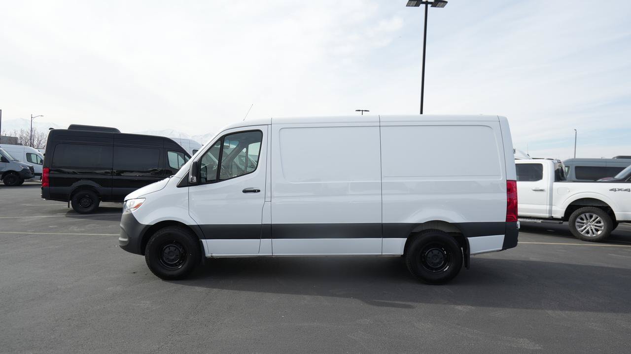 Used 2025 Mercedes-Benz Sprinter 2500 image 4