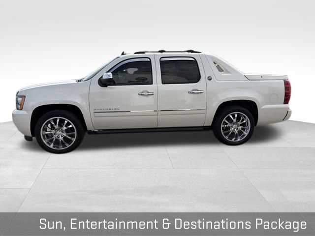 Used 2013 Chevrolet Avalanche LTZ RWD image 7