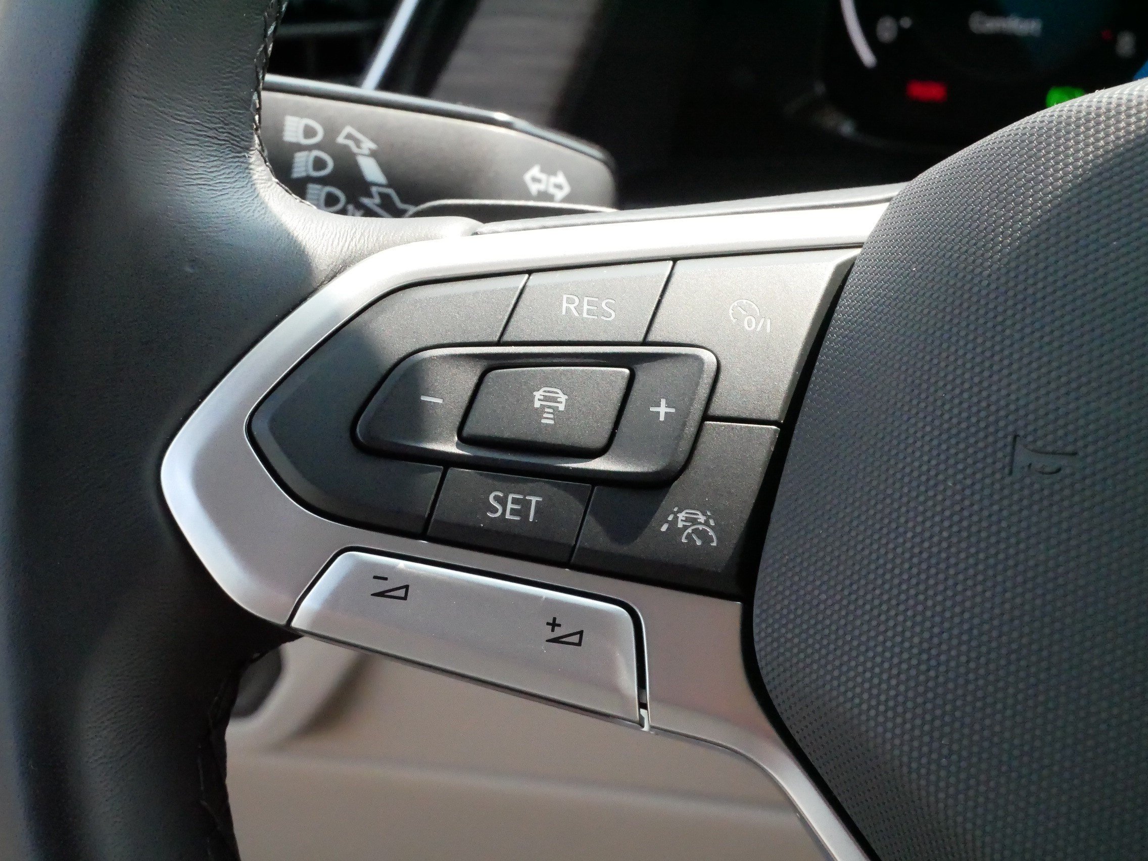 Used 2025 Volkswagen Atlas SEL Premium R-Line AWD/4WD image 26