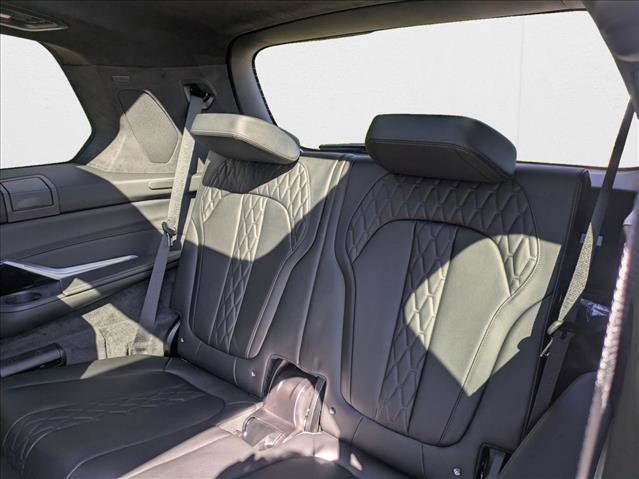 New 2026 BMW X7 M60i image 18