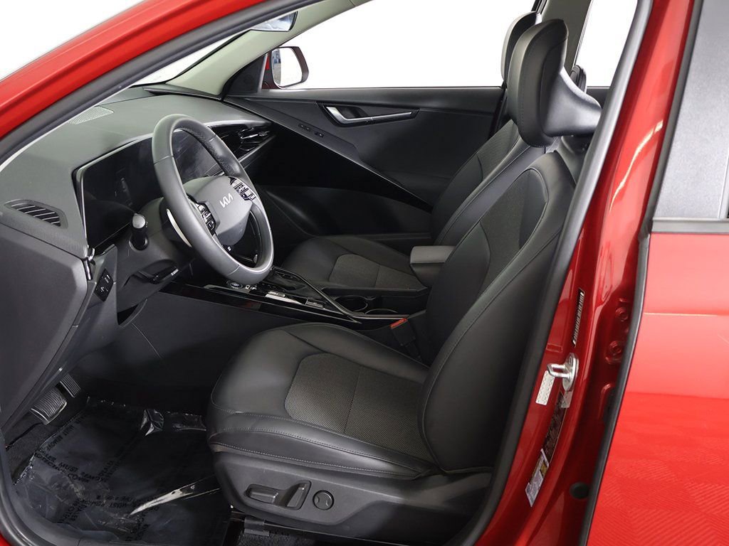 Used 2023 Kia Niro EX image 30
