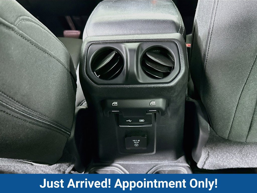 Used 2018 Jeep Wrangler Unlimited Sahara AWD/4WD image 29