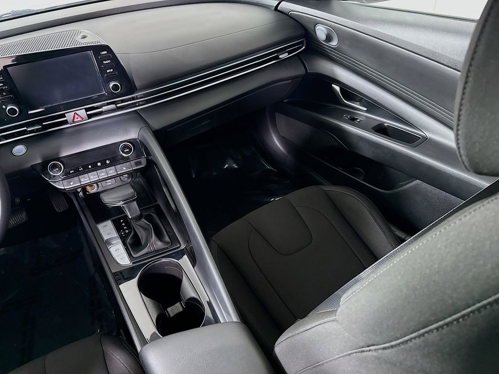 Certified 2021 Hyundai Elantra SEL w/ Convenience Package image 25