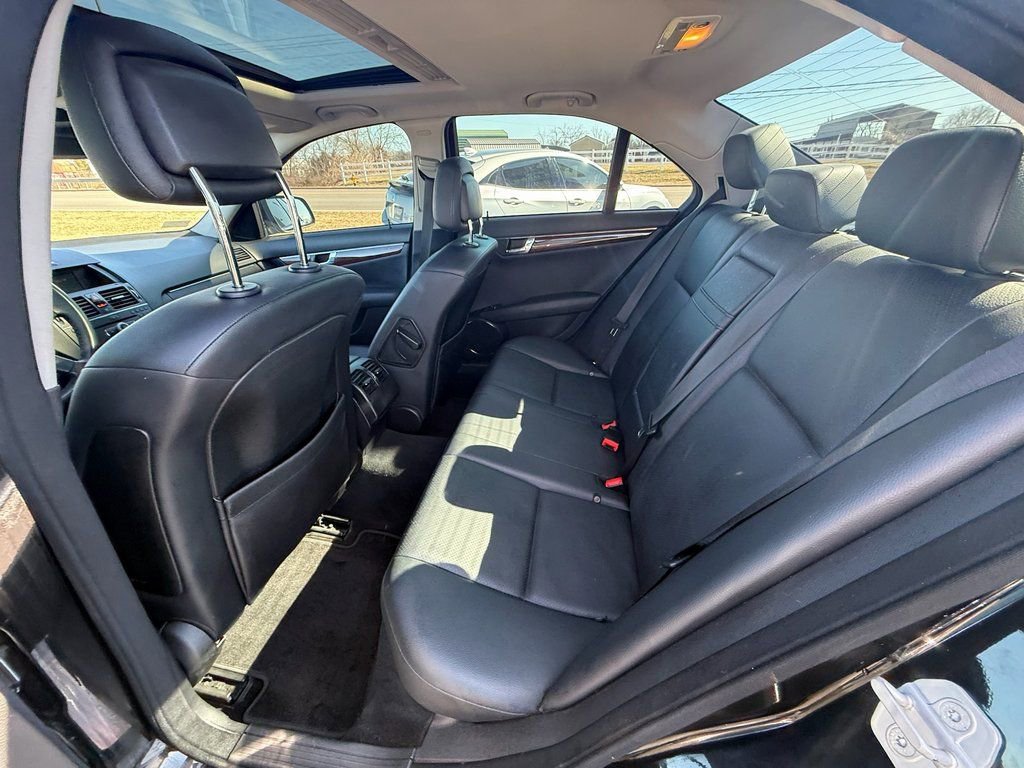 Used 2009 Mercedes-Benz C 300 Sedan image 18