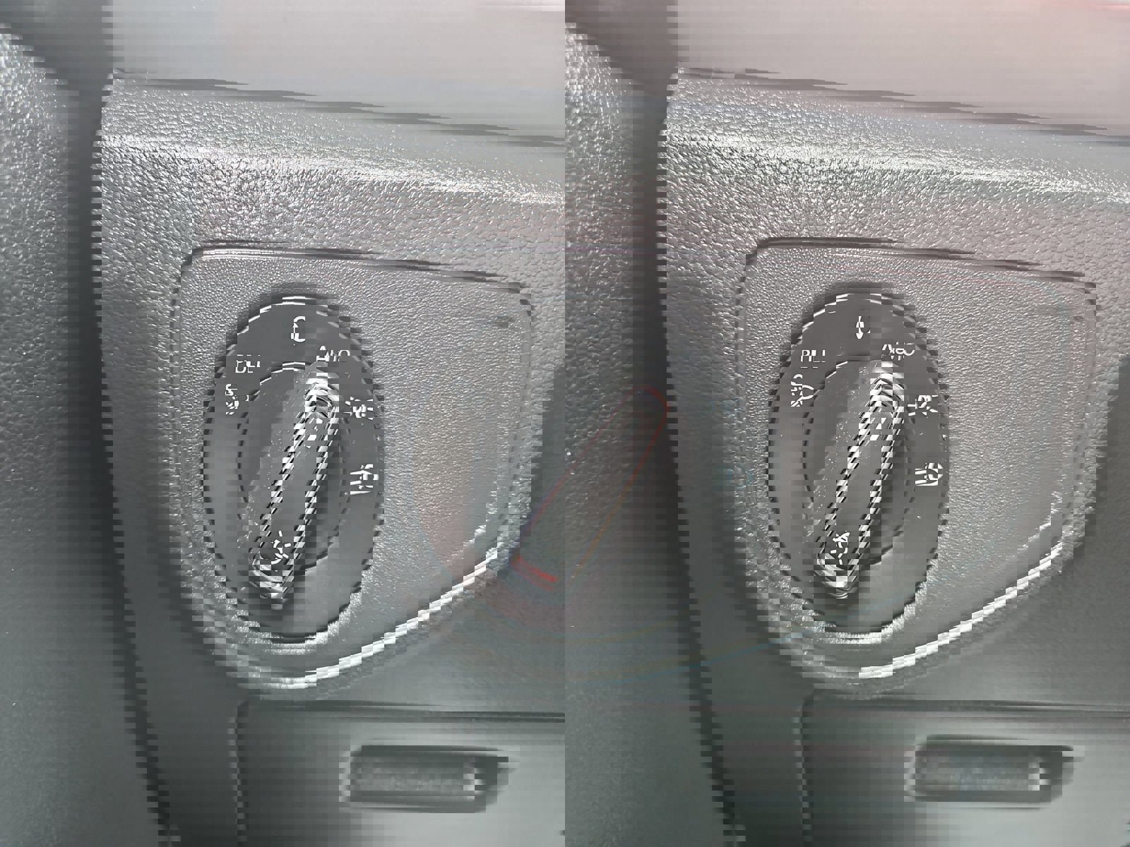 Used 2020 Volkswagen Atlas Cross Sport SE w/ Towing Package AWD/4WD image 16