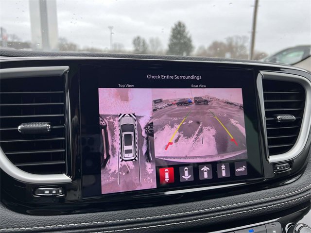 Certified 2022 Chrysler Pacifica Touring-L w/ Uconnect Theater Family Group image 20