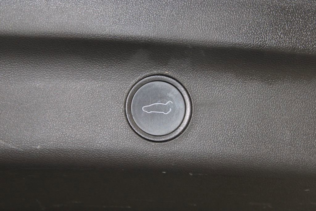 Used 2021 Tesla Model Y Long Range image 16