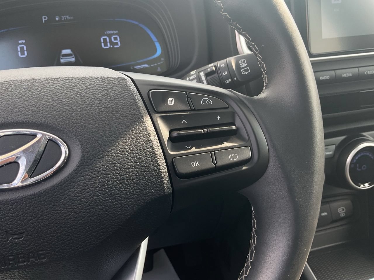 Used 2025 Hyundai Venue SEL FWD image 32