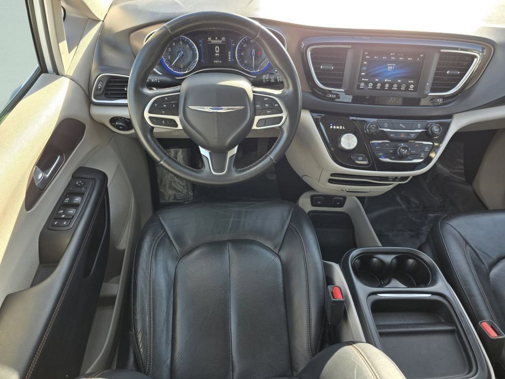 Used 2018 Chrysler Pacifica Touring-L FWD image 32