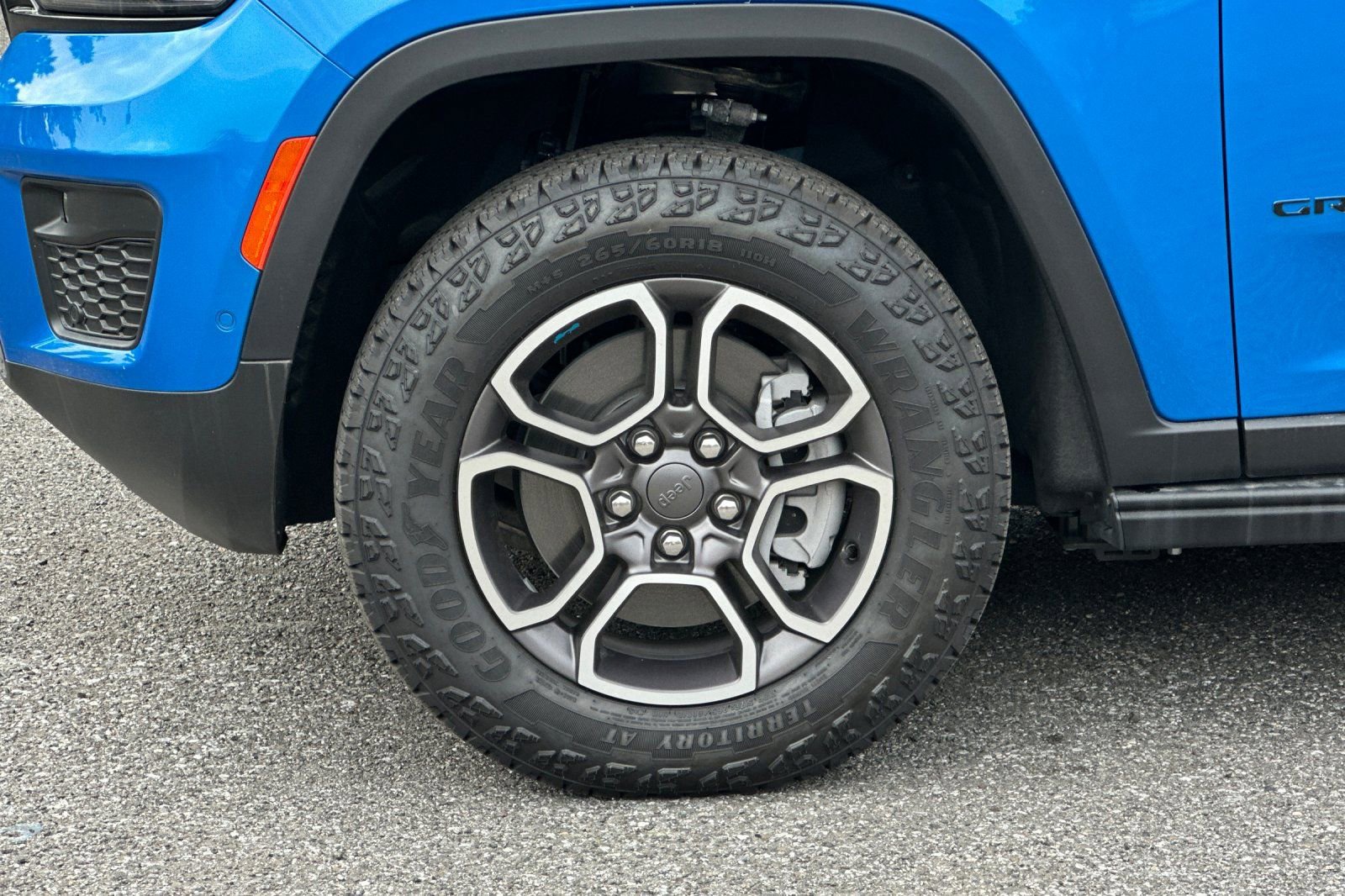 New 2023 Jeep Grand Cherokee Trailhawk w/ Advanced Protech Group II image 23