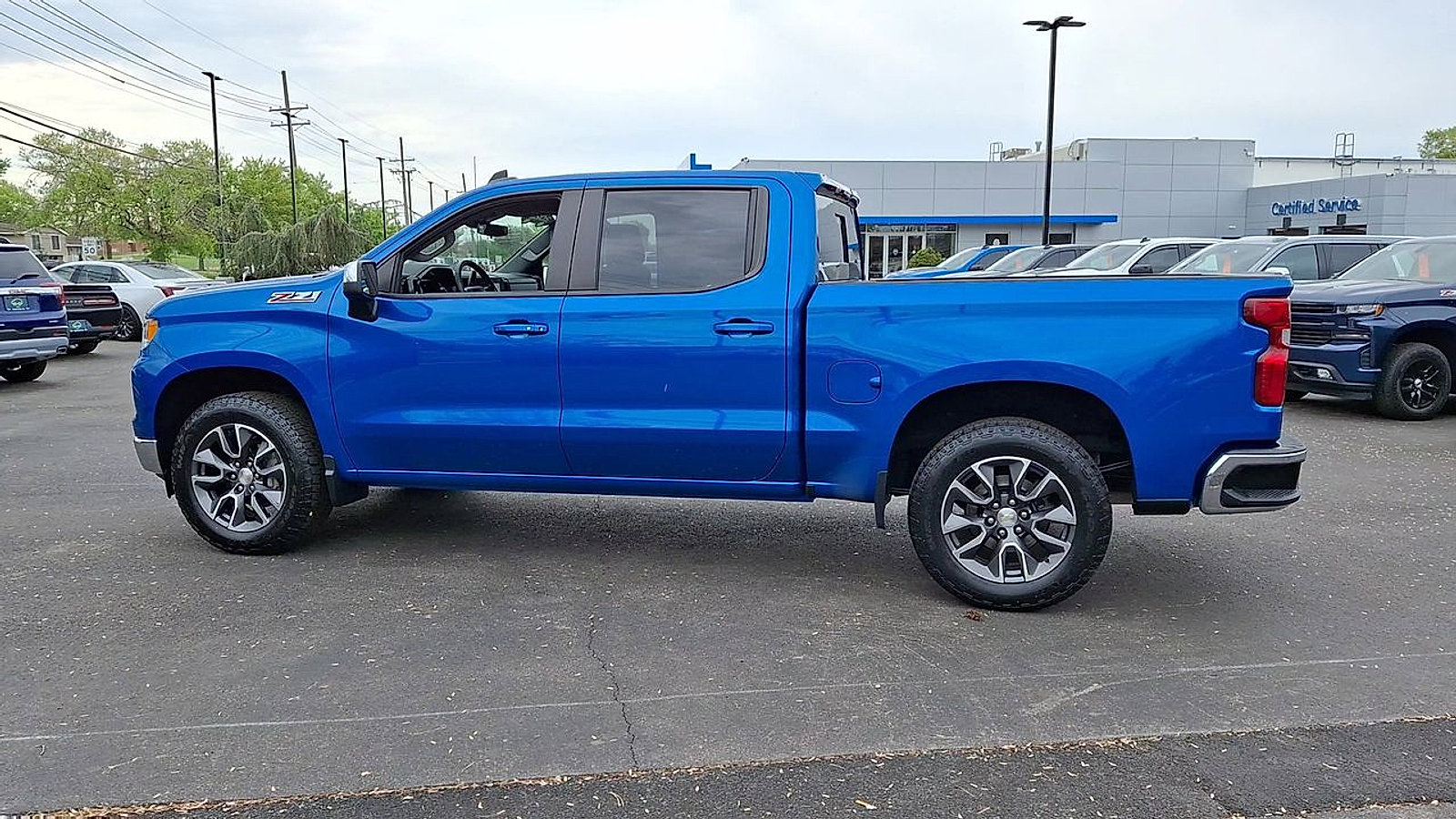 Certified 2022 Chevrolet Silverado 1500 LT w/ Z71 Off-Road Package AWD/4WD image 8