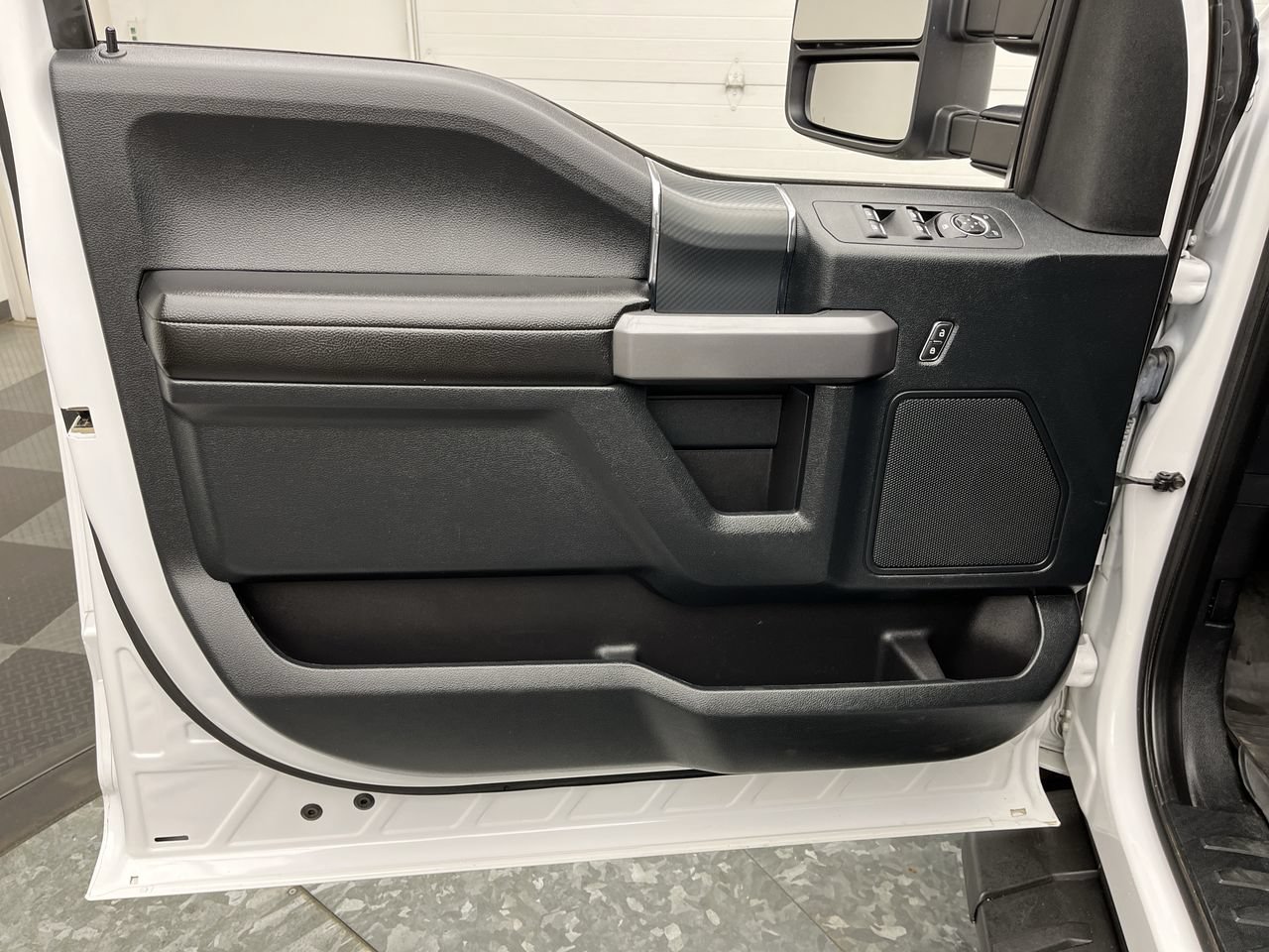 Used 2020 Ford F150 XLT w/ Equipment Group 302A Luxury AWD/4WD image 9