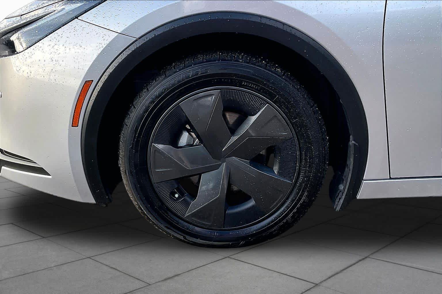 Used 2026 Toyota Prius LE FWD image 10