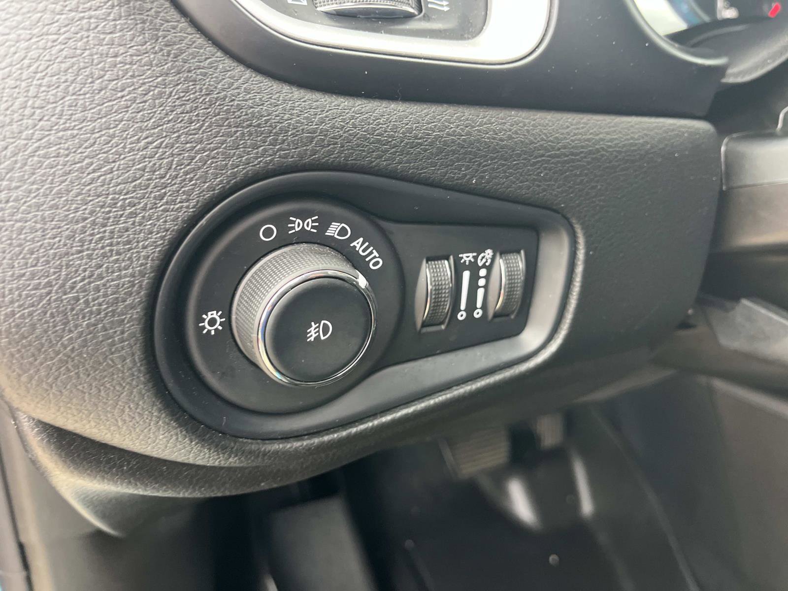 Used 2021 Jeep Renegade Latitude image 15