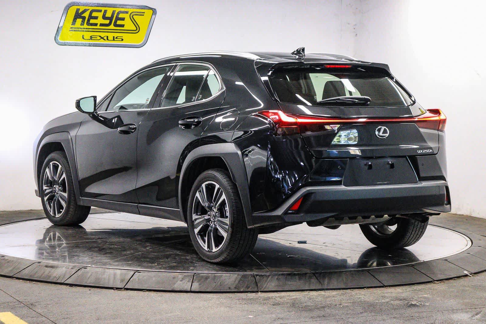 Certified 2023 Lexus UX 250h FWD w/ Accessory Package (Z2) image 2