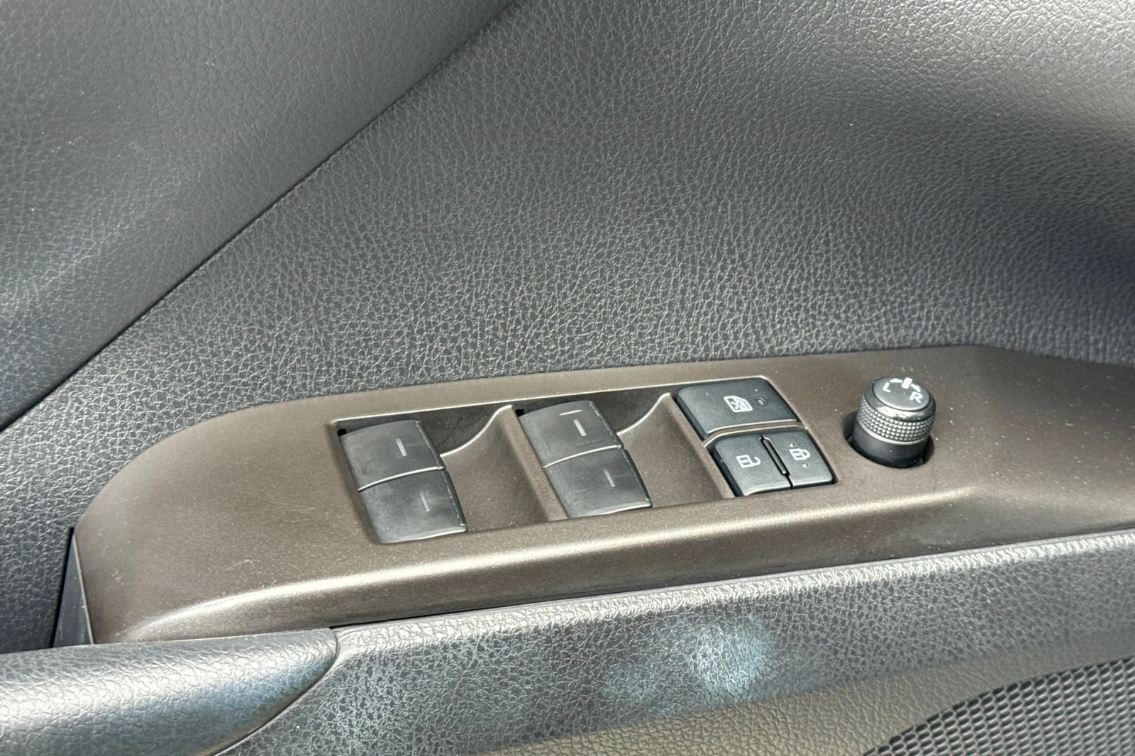 Used 2022 Toyota Camry LE FWD image 14