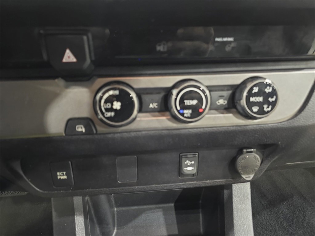 Used 2018 Toyota Tacoma SR image 18