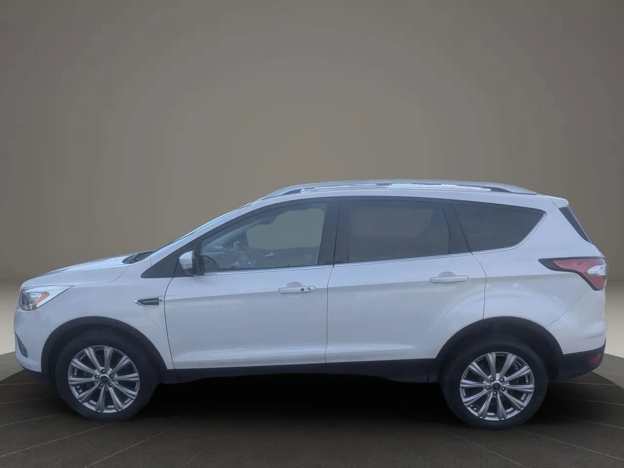 Used 2018 Ford Escape Titanium w/ Ford Safe & Smart Package AWD/4WD image 3