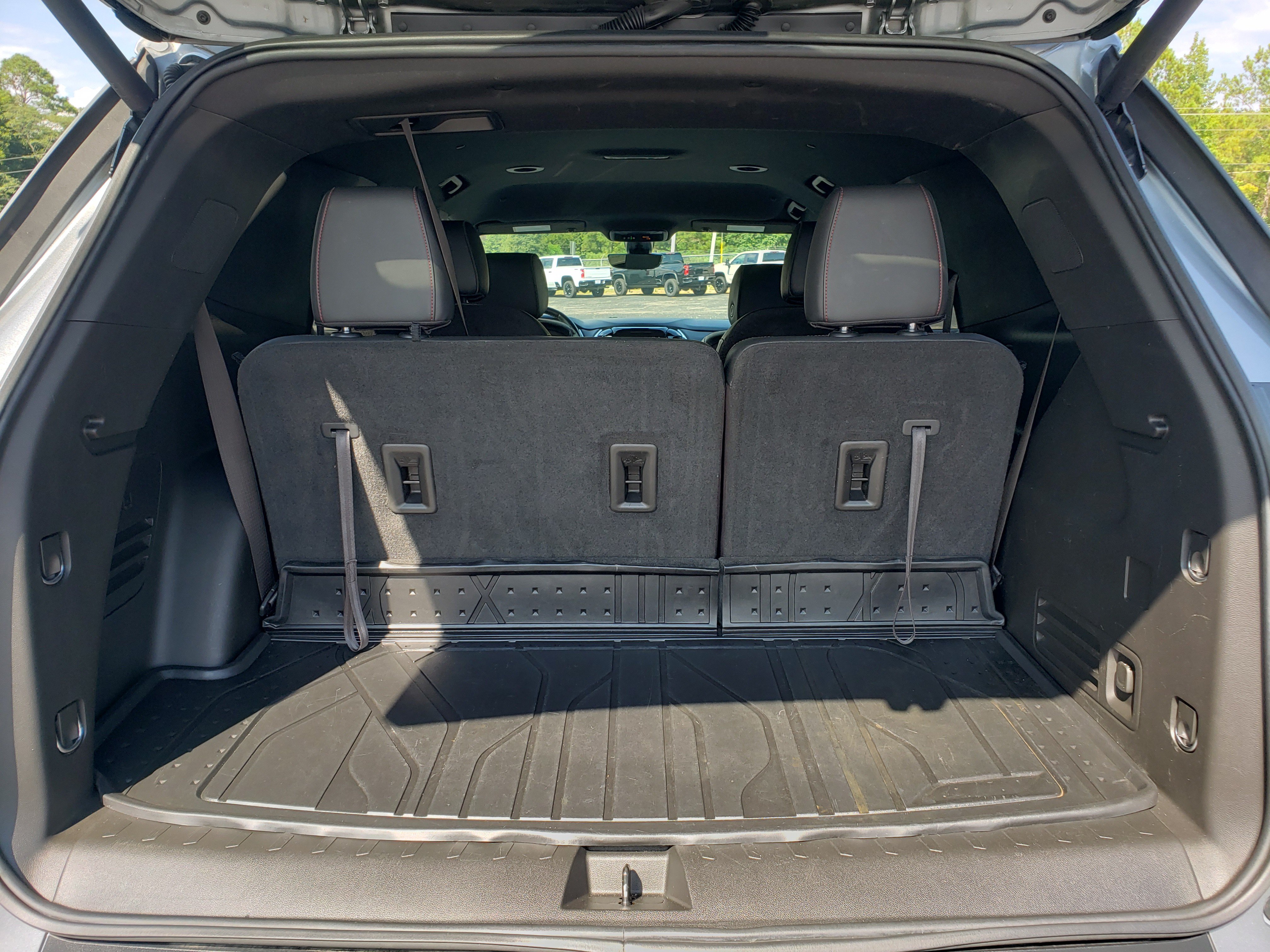 Used 2023 Chevrolet Traverse RS w/ LPO, Floor Liner Package FWD image 10