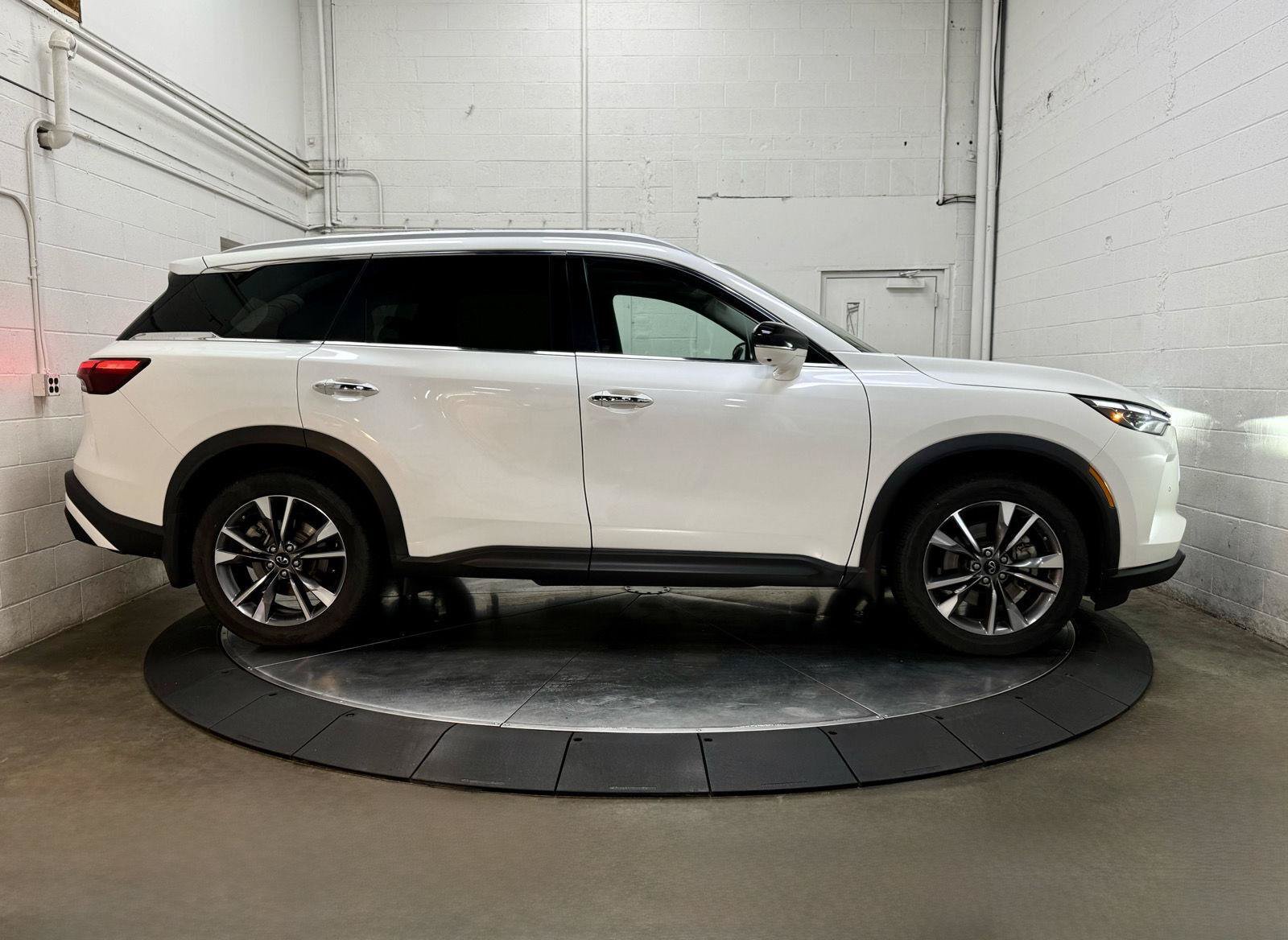 Used 2023 INFINITI QX60 Luxe w/ Cargo Package AWD/4WD image 9