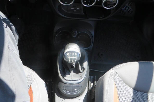 Used 2014 FIAT 500L Trekking w/ Popular Equipment Group FWD image 21