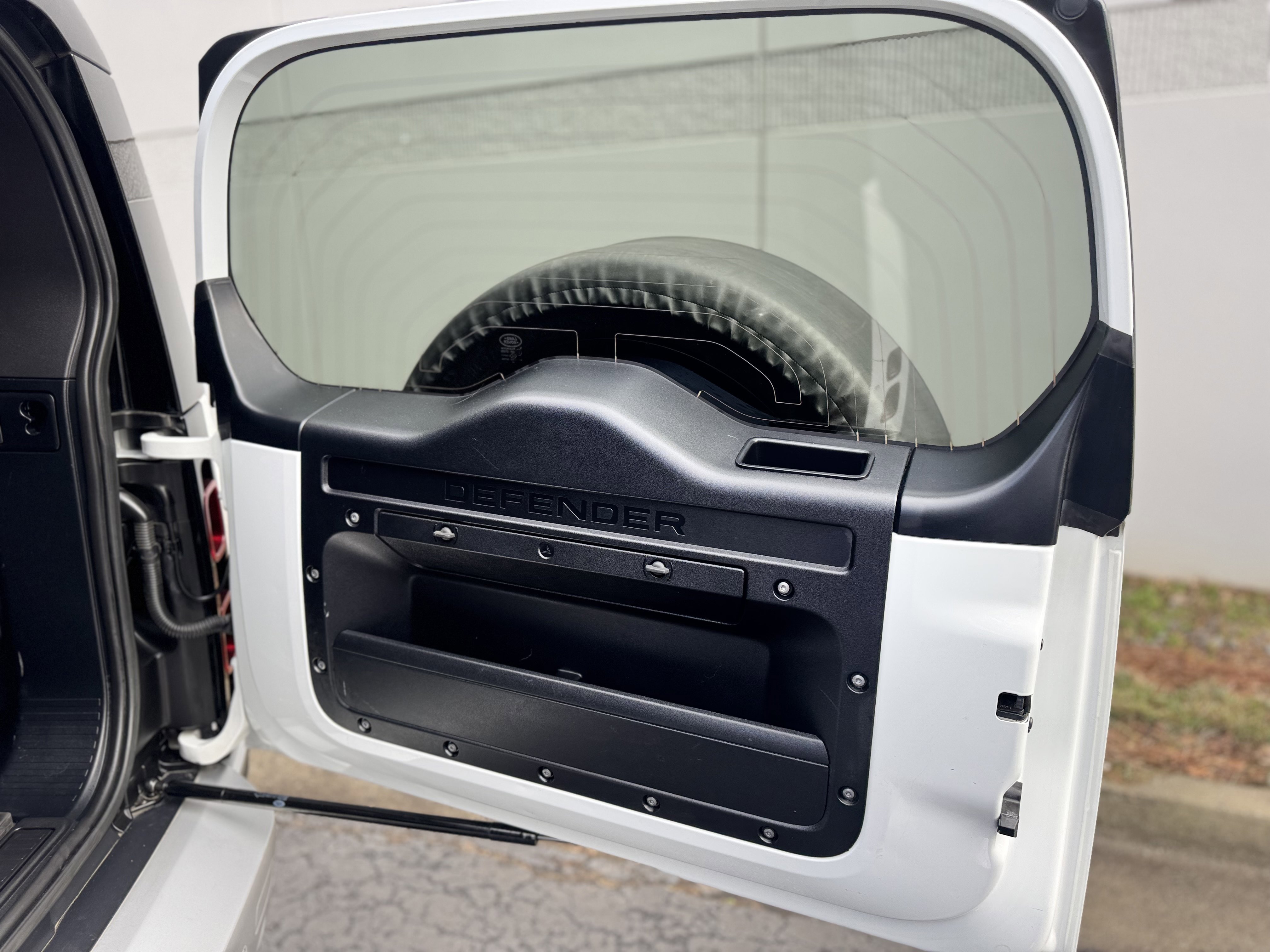 Used 2023 Land Rover Defender 130 S image 18