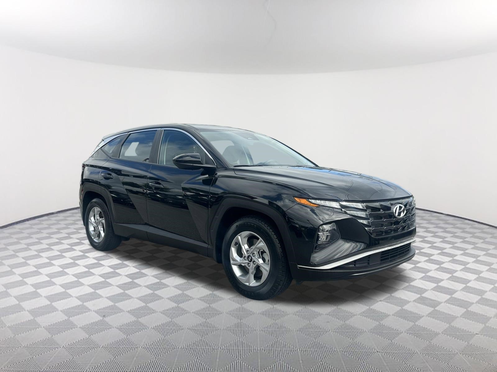 Used 2023 Hyundai Tucson SE FWD image 3
