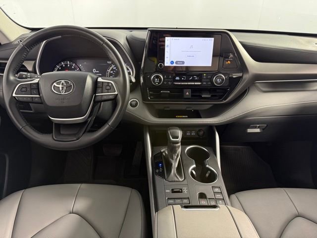 Used 2024 Toyota Highlander XLE image 25