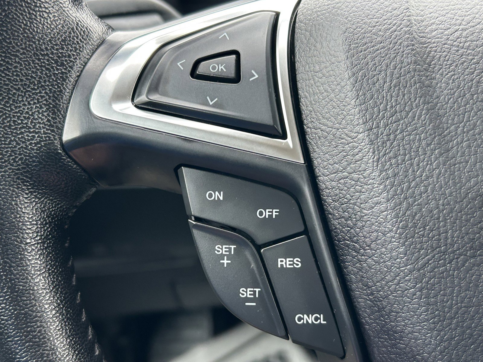 Used 2023 Ford Edge SEL image 23