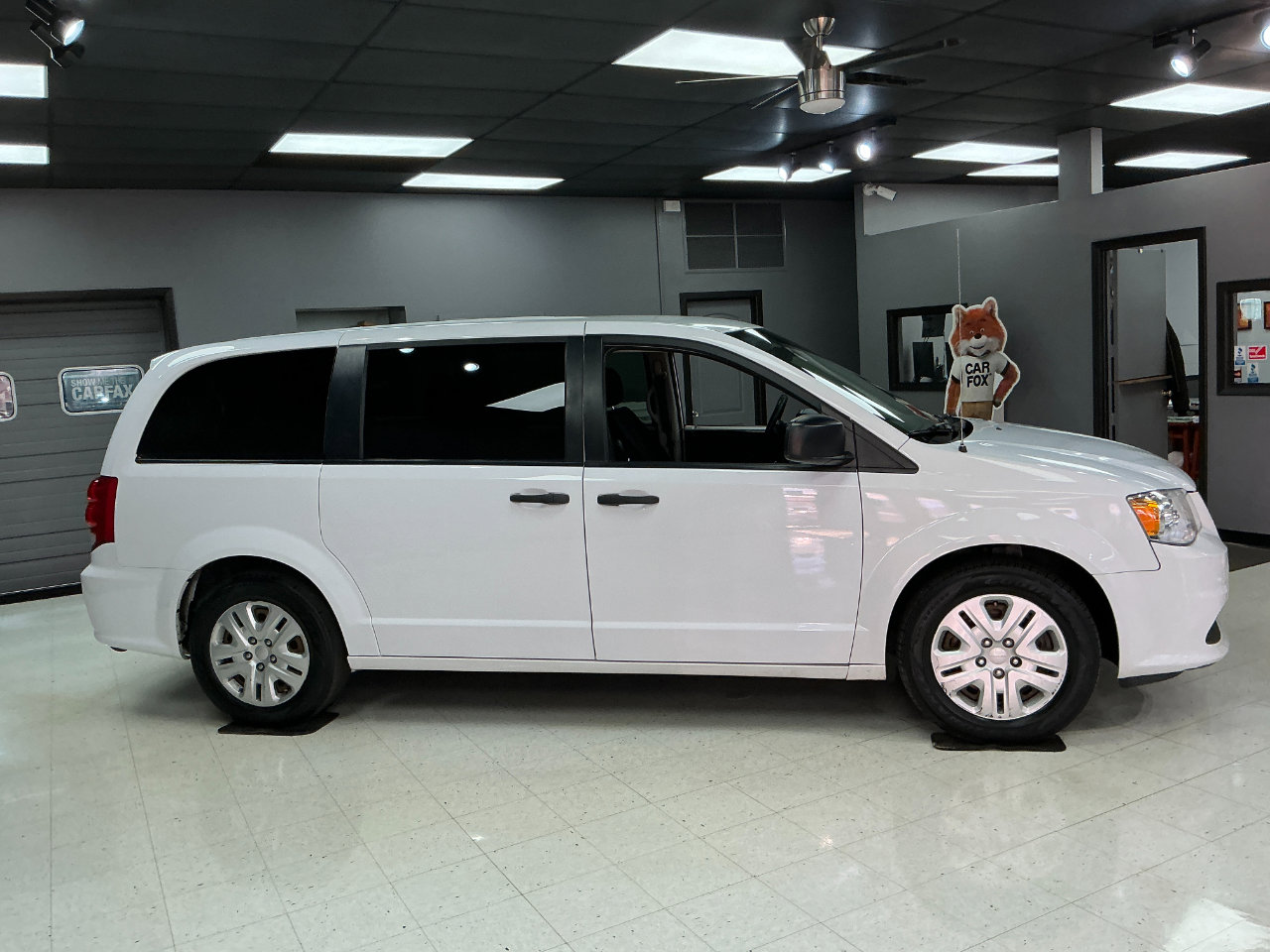 Used 2019 Dodge Grand Caravan SE w/ UConnect Hands-Free Group image 9